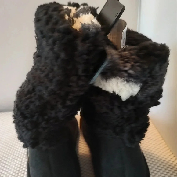 Muk Luks Women's Tall Knit Cozy Bootie Slippers Size 6 NWT - Picture 3 of 6